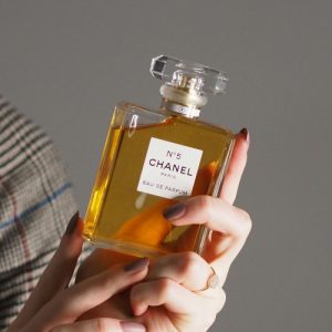 eine Flasche Parfüm